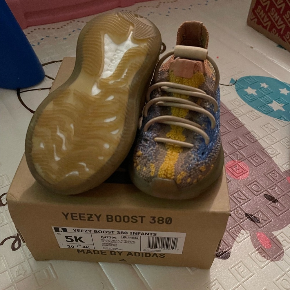 Toddler Yeezy boost only worn once brand new